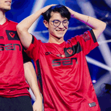 a man wearing a red shirt that says psn