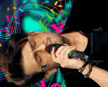 a man singing into a microphone with a colorful background behind him and the words arunigamascafe
