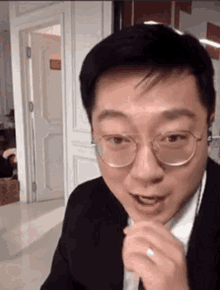 %E6%9C%B1%E4%B8%80%E6%97%A6 talking eyeglasses
