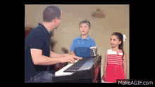 Ricardo Anaya Tocando El Piano Con Sus Hijos GIF - Ricardo Anaya Piano Elecciones2018 GIFs