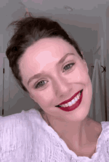 Elizabeth Olsen GIF - Elizabeth Olsen Smile GIFs