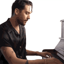 playing piano g eazy esquire keyboard pianist
