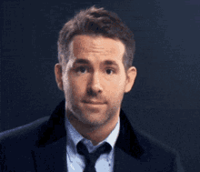 Ryan Reynolds Kiss GIF - Ryan Reynolds Kiss Handsome GIFs