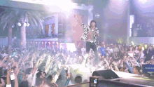 Performing For The Crowd Wiz Khalifa GIF - Performing For The Crowd Wiz Khalifa Rapper GIFs
