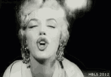 Marilyn Monroe Blow Kiss GIF - Marilyn Monroe Blow Kiss Kiss GIFs