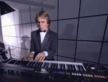 The Perry Spin Journey Steve Perry GIF - The Perry Spin Journey Steve Perry Piano GIFs