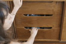 Drawer Excited GIF - Drawer Excited Make Up Kit GIFs