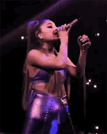Ariana Grande Singing GIF - Ariana Grande Singing Mic GIFs