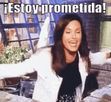 Mónica Geller Está Emocionada Porque Se Ha Prometido GIF - Comprometida Me Caso Compromiso GIFs