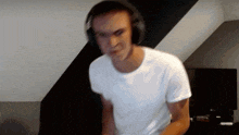 a blurry picture of a man wearing headphones and a white t-shirt