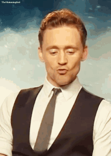 Tom Hiddleston Duck Face GIF - Tom Hiddleston Duck Face GIFs