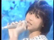 若い松田聖子がチェリーブラッサムを歌う　昭和 GIF