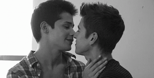 Beso Amor GIF - Beso Amor Gay - Discover & Share GIFs
