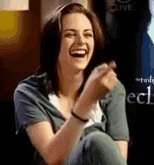 Laugh Kristen Stewart GIF - Laugh Kristen Stewart Laughing GIFs
