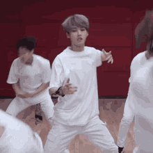 Lee Know Stray Kids GIF - Lee Know Stray Kids Heart GIFs