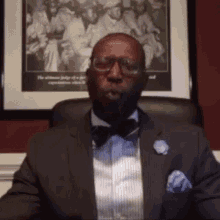 Mike Goodwin Bowtie Comedy GIF - Mike Goodwin Bowtie Comedy What GIFs