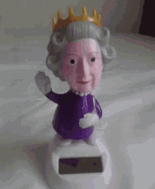 Bye Queen GIF - Bye Queen Toy GIFs