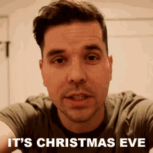 Its Christmas Eve Today Were Flying Home Dave Crosby GIF - Its Christmas Eve Today Were Flying Home Dave Crosby Claire And The Crosbys GIFs