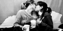Kissing - Queer GIF - Kissing Lesbians Girls GIFs