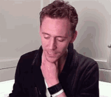 Tom Hiddleston Loki GIF - Tom Hiddleston Loki Interview GIFs