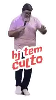 a man with a beard is holding a microphone in front of a sign that says " hi tem culto "