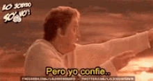 a man says pero yo confie while pointing