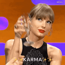 Taylor Swift Cheers GIF - Taylor Swift Cheers Taylor Swift Raising Glass GIFs