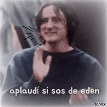 a picture of a man clapping with the words aplaudi si sos de eden written below him