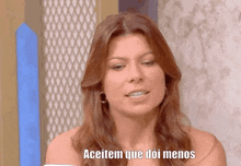a woman with red hair says " aceitem que doi menos "
