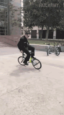 Bicycle Go Backward GIF - Bicycle Go Backward Police GIFs