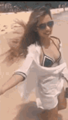 Riva Quenery Holding Hands GIF - Riva Quenery Holding Hands Pretty GIFs