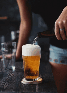 Beer Pour GIF - Beer Pour Bubbles GIFs