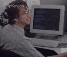 Office Space Middle Finger GIF - Office Space Middle Finger GIFs