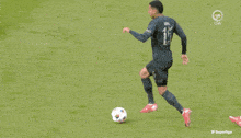 a soccer player with the number 28 on his shirt