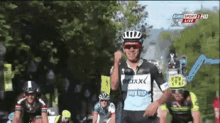 rigoberto uran tour de france bike cyclist win