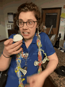 Cupcake Eat GIF - Cupcake Eat Eyeglasses GIFs
