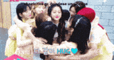 a group of girls hugging each other with the words chorizitos gc dandose un abrazo above them