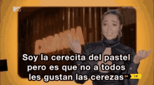 a woman in a black dress says soy la cerecita del pastel pero es que no a todos les gustan las cerezas in spanish
