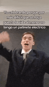 a man in a suit and tie is singing in spanish