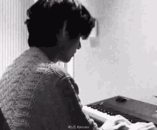 Taehyung Vbts GIF - Taehyung Vbts Piano GIFs