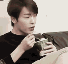 Donghae Super Junior GIF - Donghae Super Junior Eating GIFs