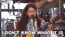 I Dont Know What It Is Alessia Cara GIF - I Dont Know What It Is Alessia Cara October Song GIFs