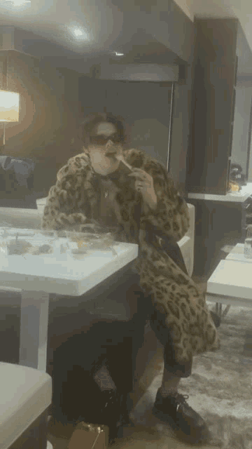 Yungblud Salad Yungblud Eating GIF - Yungblud Salad Yungblud Eating Yungblud Chill GIFs