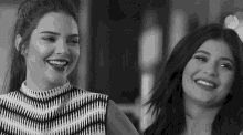 Kylie Jenner Kendall Jenner GIF - Kylie Jenner Kendall Jenner Laughing GIFs