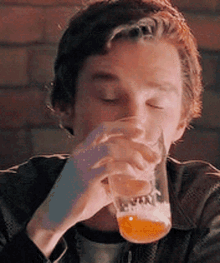 Benedict Cumberbatch Beer GIF - Benedict Cumberbatch Beer Drinking GIFs