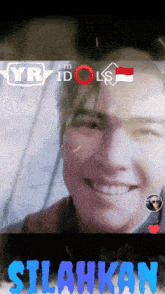 a video of a man smiling with the words i 'm idols in red