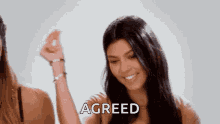 Shade Kourtney Kardashian GIF - Shade Kourtney Kardashian Snap Fingers GIFs