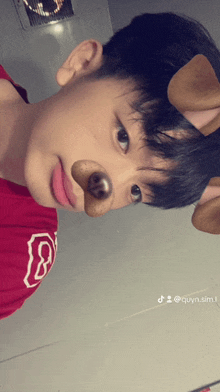 a boy wearing a red shirt with the letter g on it