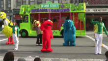 セサミストリート　ダンス　エルモ GIF - Sesamestreet Dance Elmo GIFs