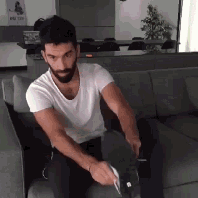 Arda Turan Ayakkabı GIF - Arda Turan Ayakkabı GIFs